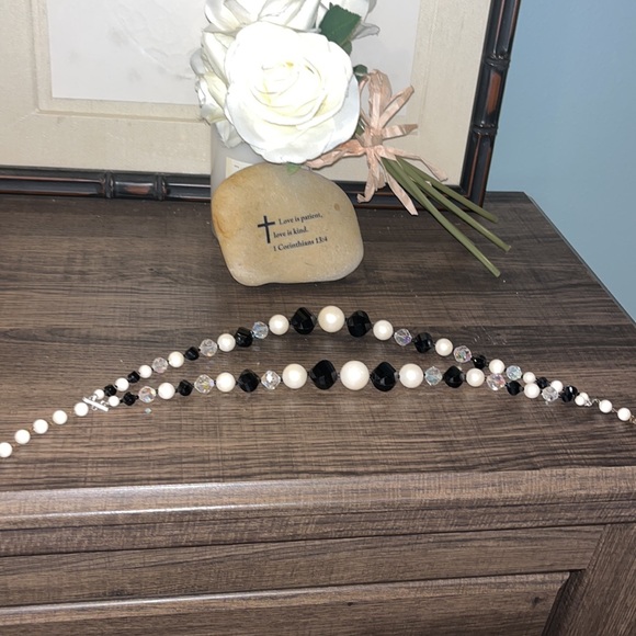 Vintage, black and white multi texture beaded adjustable hook closure necklace - Picture 5 of 6